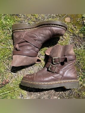 Women’s Dr marten boots 🤎